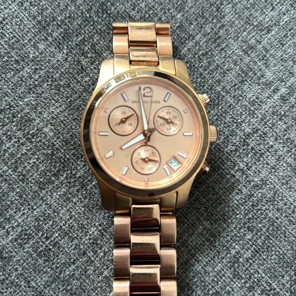 Michael Kors rose gold watch - Picture 2 of 5